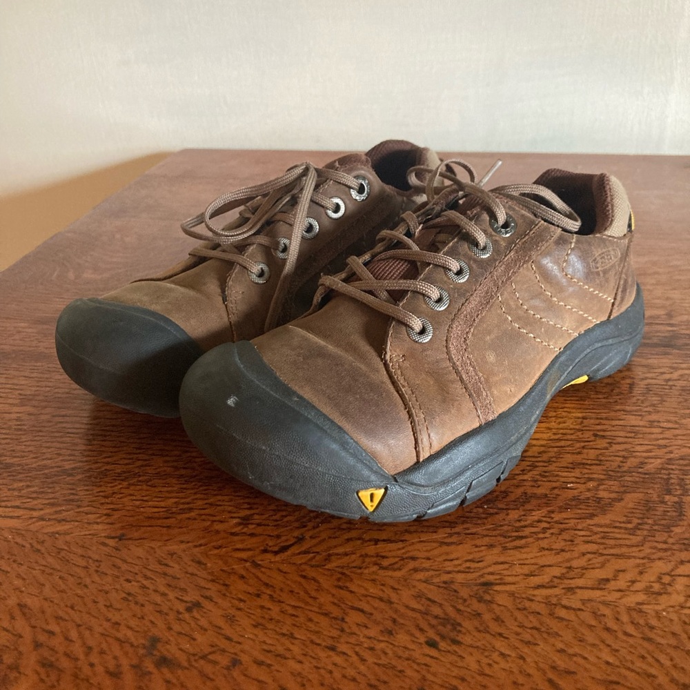 Kids KEEN Waterproof Brown Lace-Up Shoes - Size 2